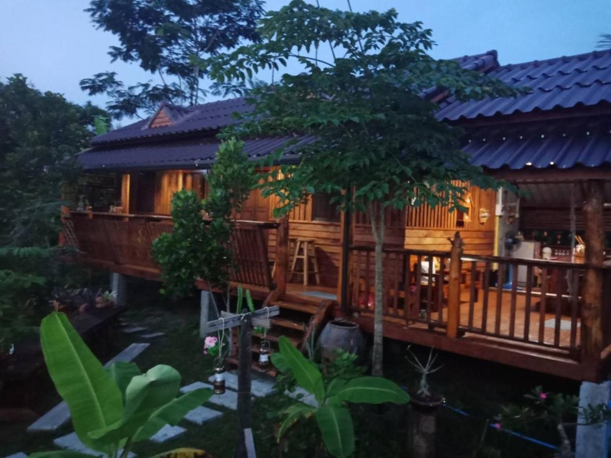 เรือนไทยใจสุขเอ๋ย Hotel Ban Bang Wa ภายนอก รูปภาพ